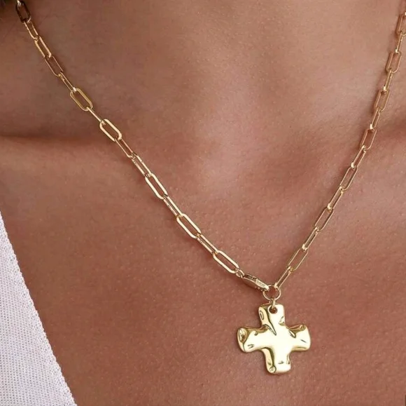 Gold Cross Pendant Necklace Elegant - Picture 3 of 4
